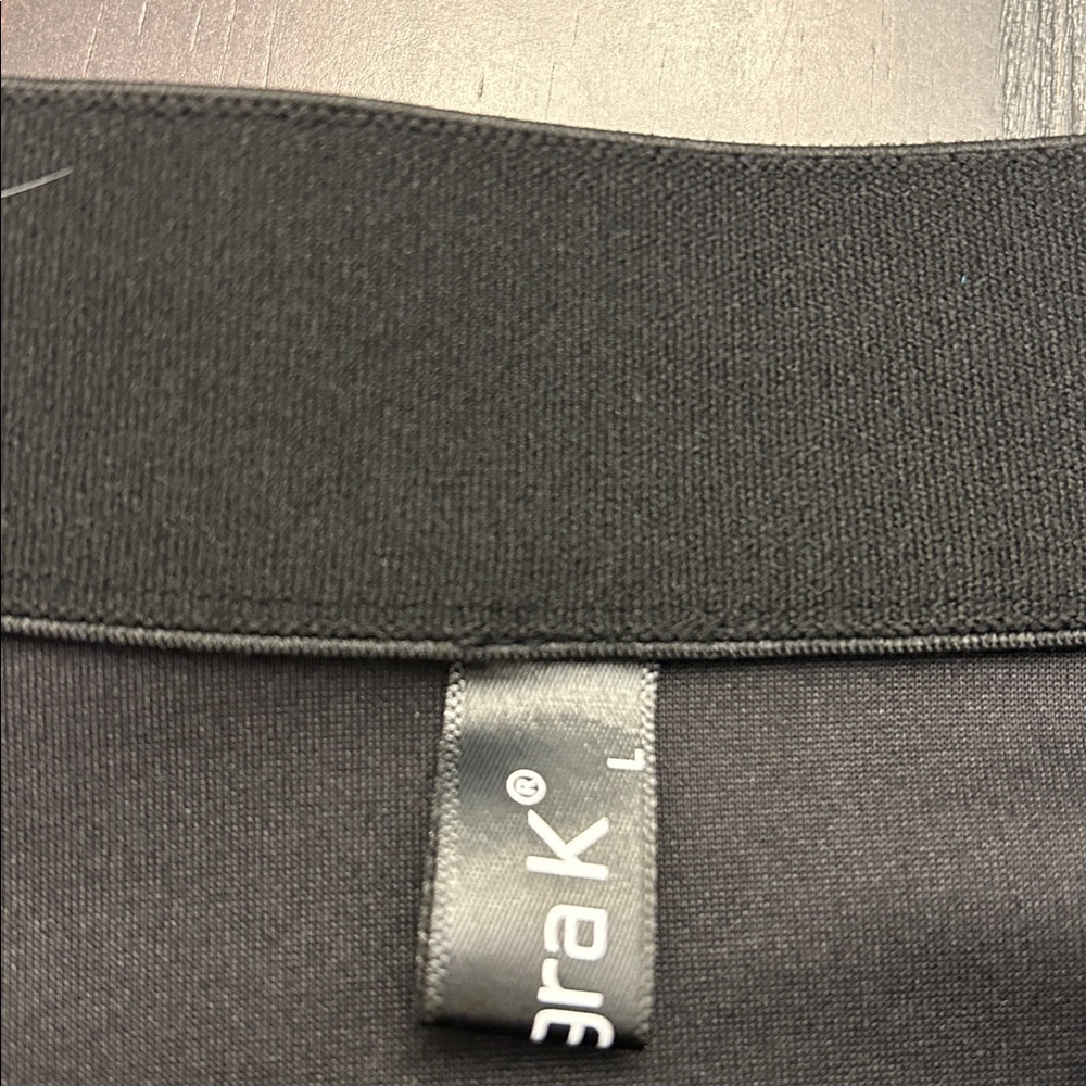 Elegant Black Skater Skirt - Picture 2 of 3